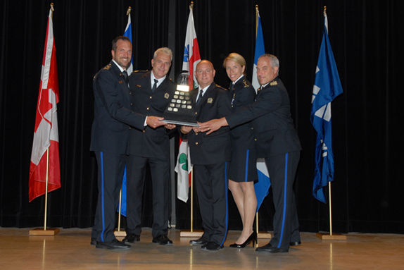 From left to right: Chief, Danny W. Paterson, Service de police Ville de Saint-J&eacute;r&ocirc;me, Lt. Serge Boivin, Service de police Ville de Saint-J&eacute;r&ocirc;me, Constable Robin Pouliot, Service de police Ville de Saint-J&eacute;r&ocirc;me, Assistant Chief, Caroline Bernard, Service de police Ville de Saint-J&eacute;r&ocirc;me, Inspector Mark Roy, Service de police Ville de Saint-J&eacute;r&ocirc;me